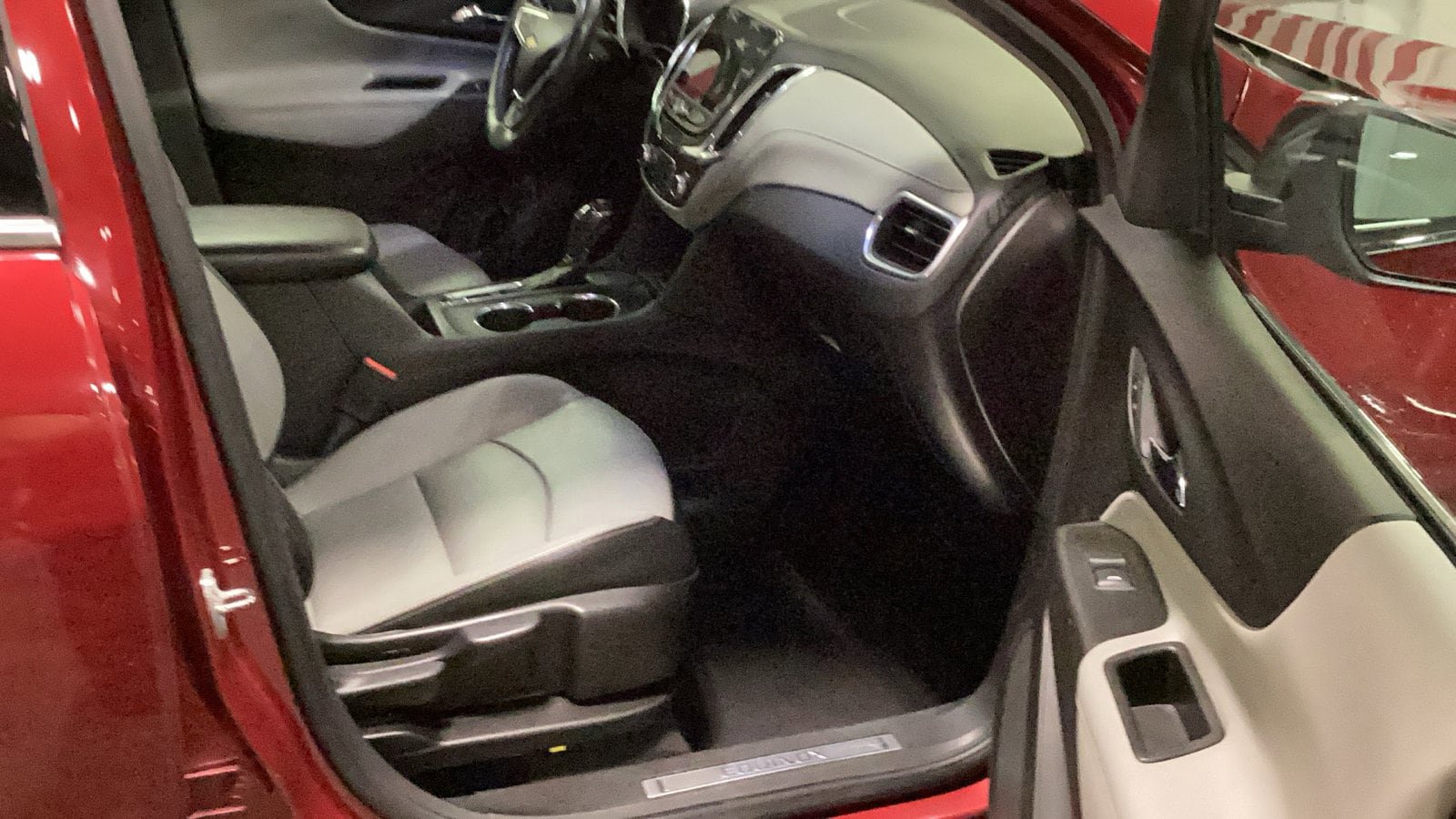 Used 2018 Chevrolet Equinox Premier FWD image 20