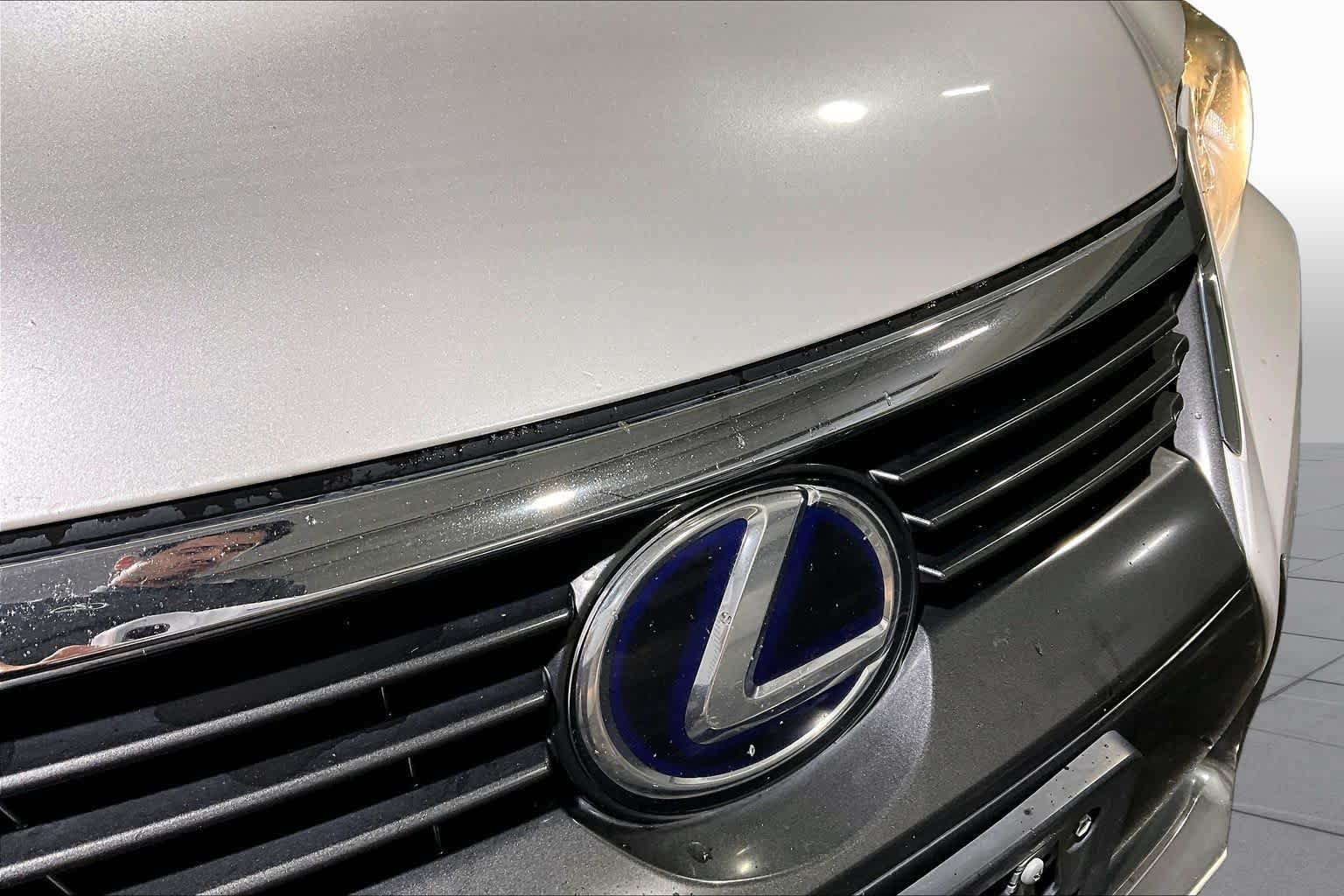 Used 2017 Lexus CT 200h w/ Seat Comfort Package FWD image 29