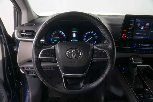 Used 2024 Toyota Sienna XLE FWD image 22