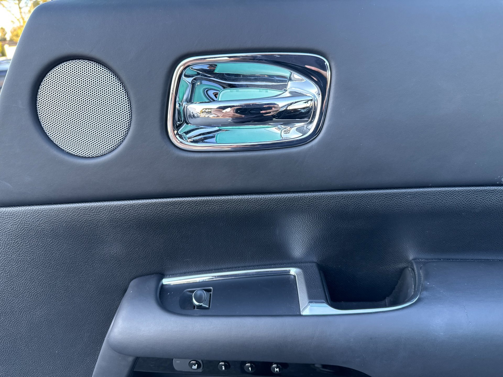 Used 2020 Rolls-Royce Dawn image 15