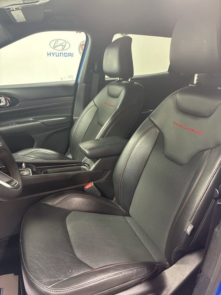 Used 2025 Jeep Compass Trailhawk image 9