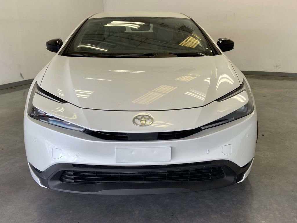 Used 2025 Toyota Prius LE FWD image 8