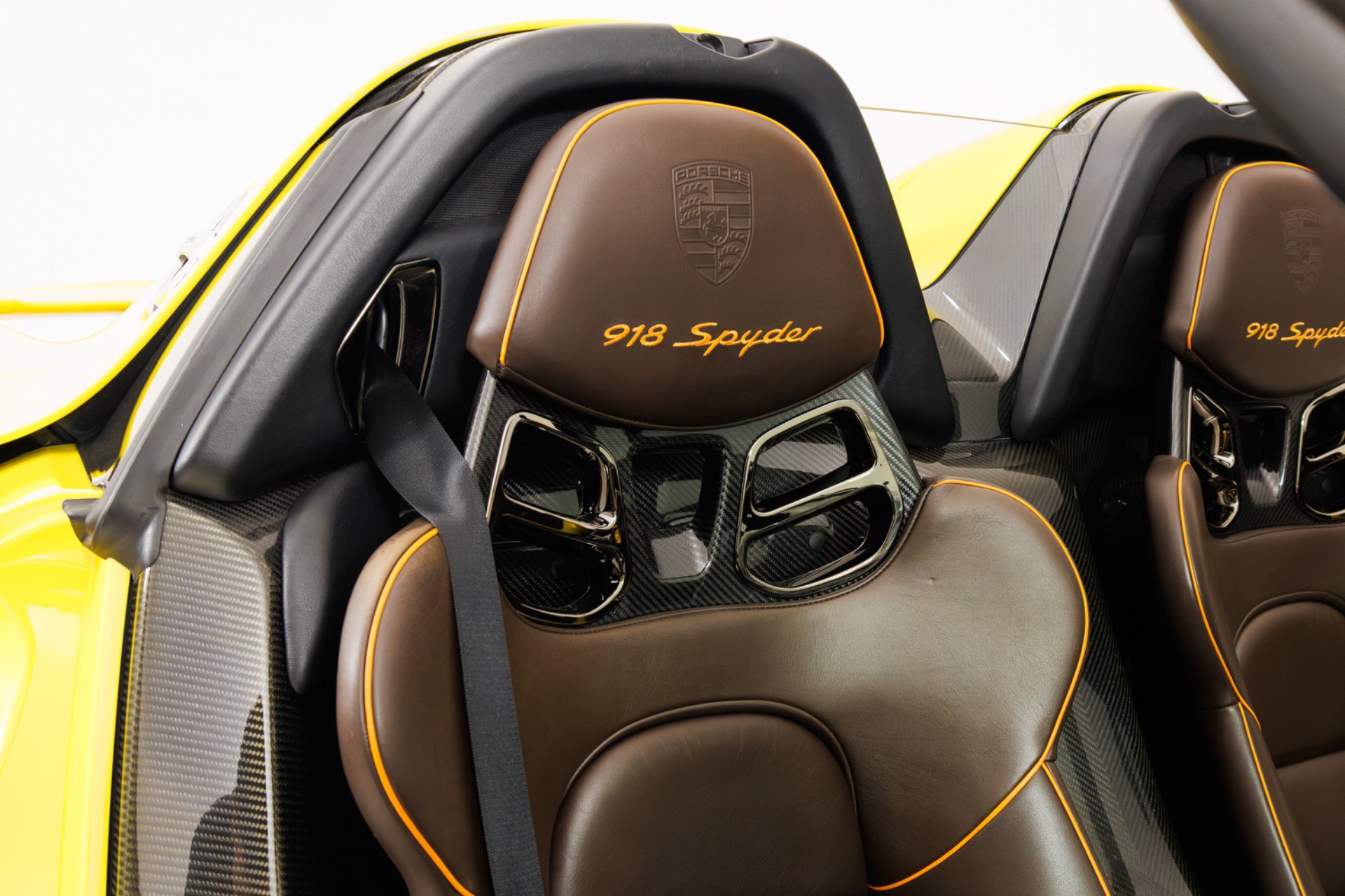 Used 2015 Porsche 918 Spyder AWD/4WD image 34