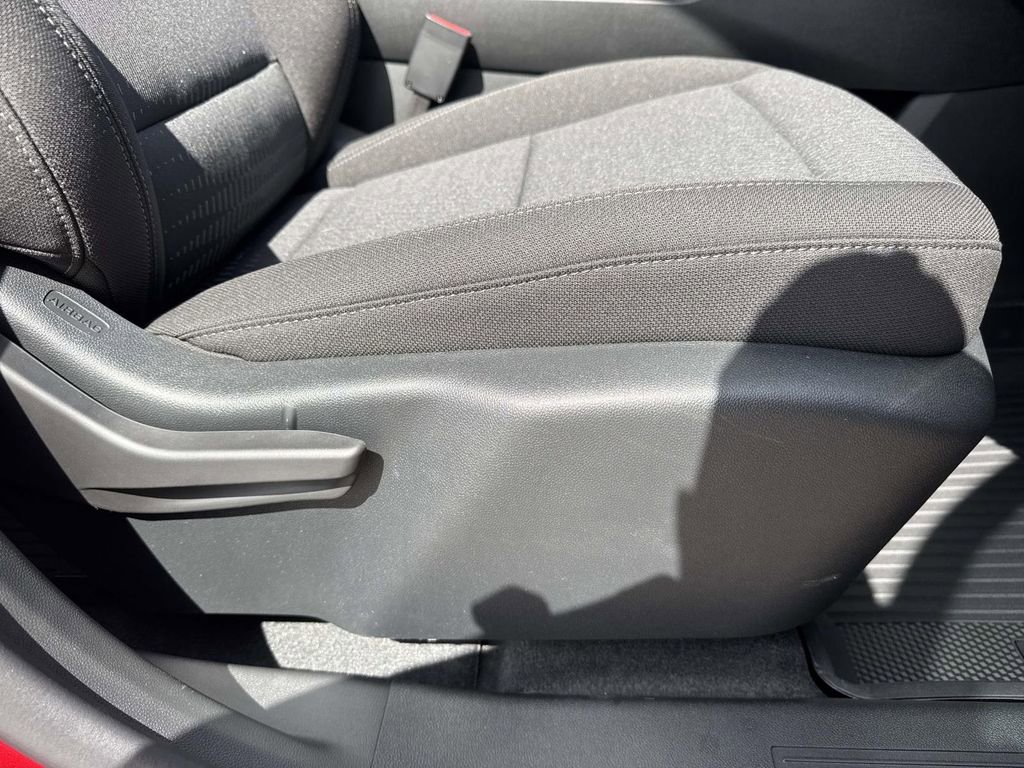 New 2026 Chevrolet Equinox LT w/ Safety and Technology Package FWD image 12