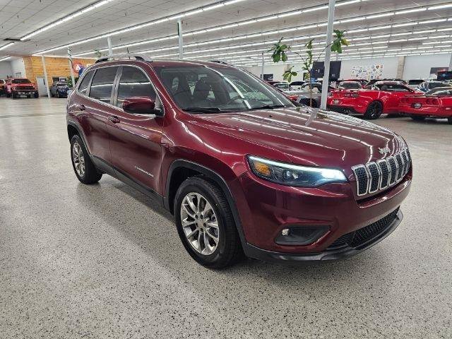 Used 2019 Jeep Cherokee Latitude Plus w/ Comfort/Convenience Group FWD image 3