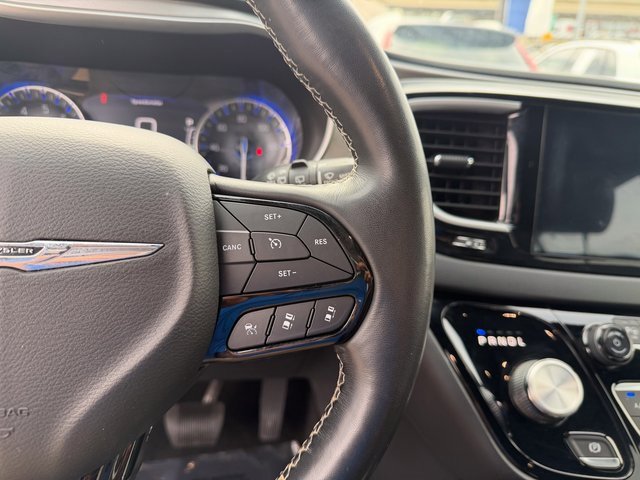 Used 2020 Chrysler Pacifica Touring-L w/ Advanced Safetytec Group image 11