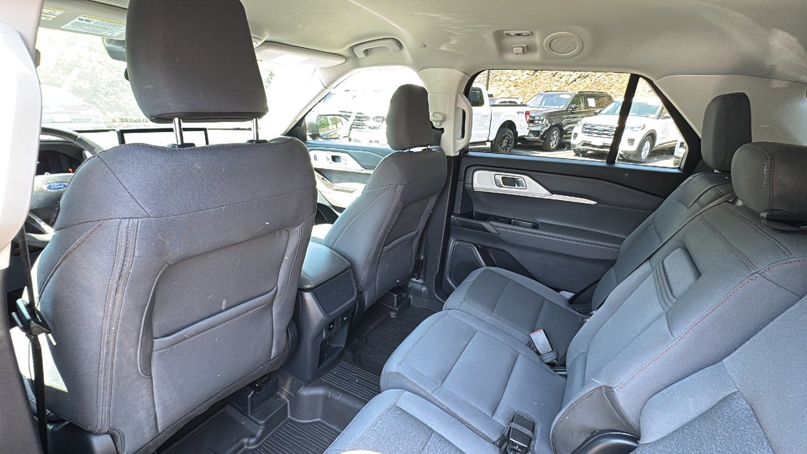 Used 2025 Ford Explorer Active AWD/4WD image 28