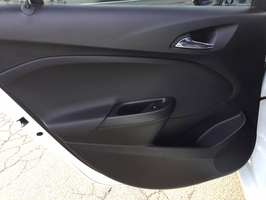 Used 2017 Chevrolet Cruze LS FWD image 13