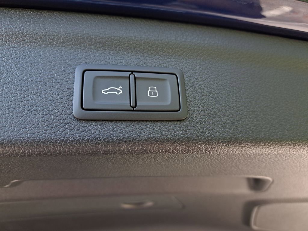 New 2025 Audi Q3 2.0T Premium image 32