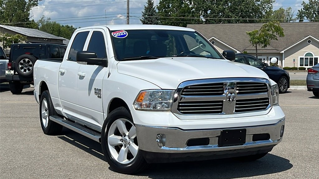 Used 2022 RAM 1500 Classic SLT w/ SLT Plus D￩cor Group image 2