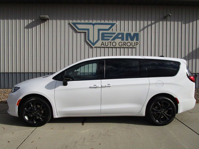 New 2026 Chrysler Pacifica Select image 4