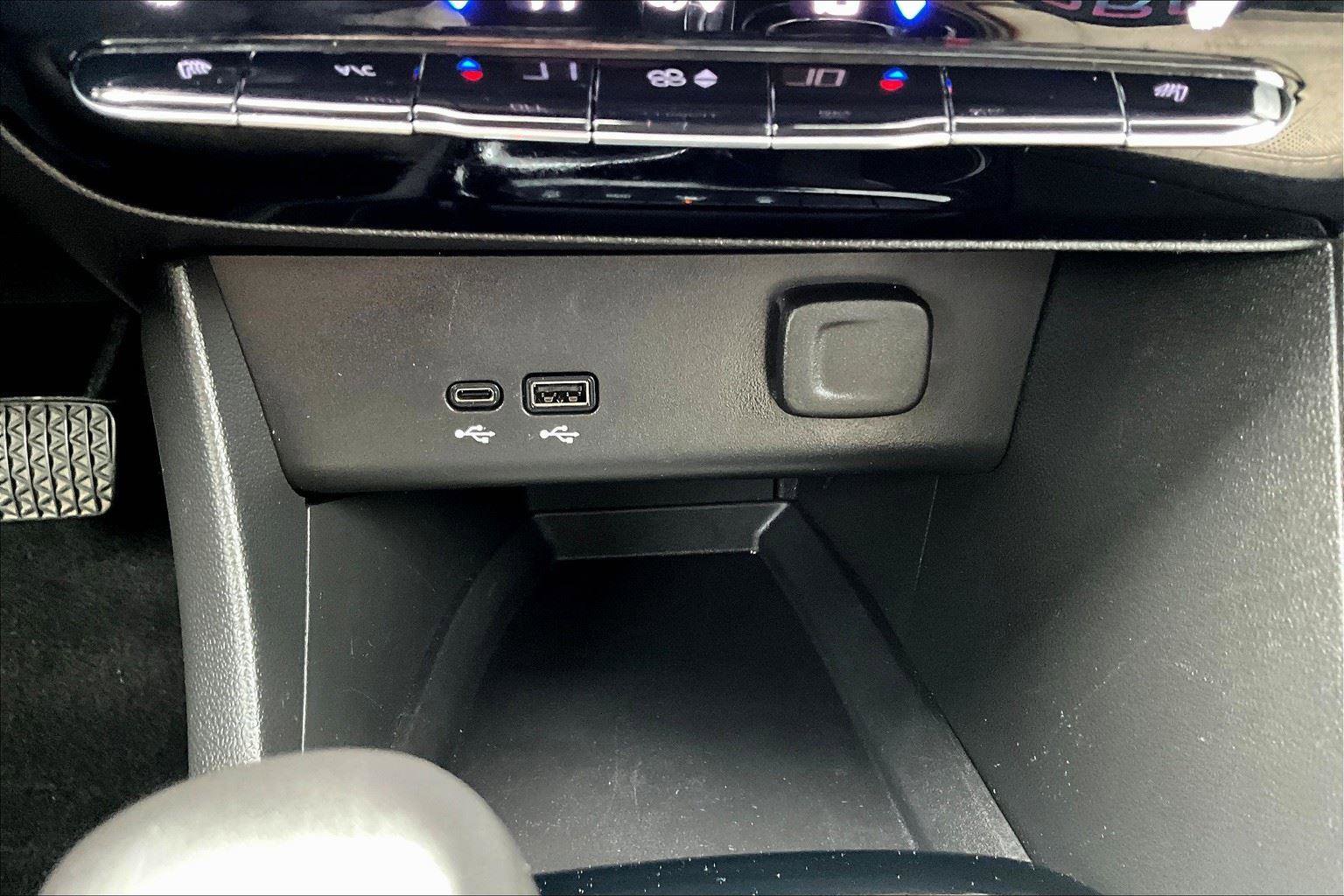 Certified 2024 Buick Encore GX Avenir image 32