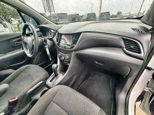Used 2018 Chevrolet Trax LS FWD image 27