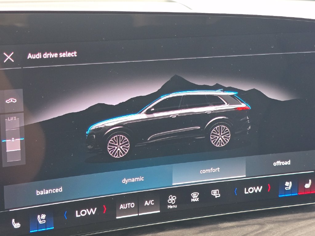 Certified 2025 Audi Q5 Prestige AWD/4WD image 32