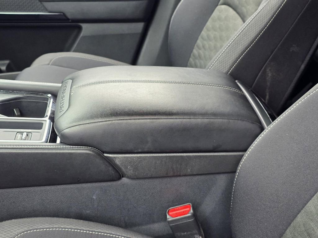 Used 2024 Nissan Pathfinder SV FWD image 8