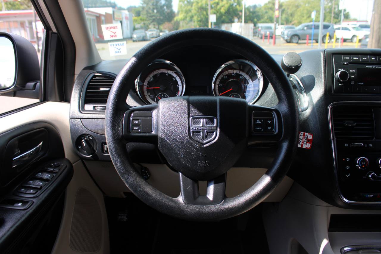 Used 2016 Dodge Grand Caravan SXT FWD image 9