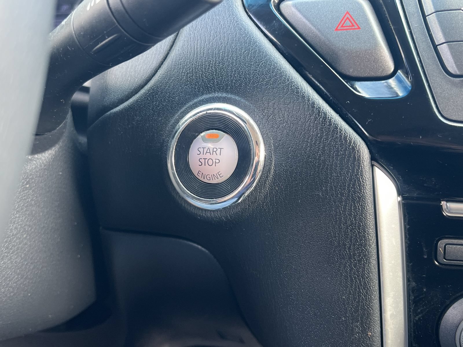 Used 2016 Nissan Pathfinder SV FWD image 6