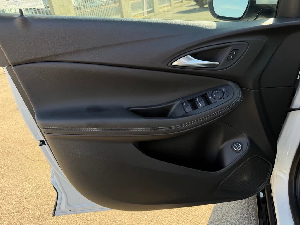 Used 2024 Buick Encore GX Sport Touring w/ Advanced Technology Package FWD image 18