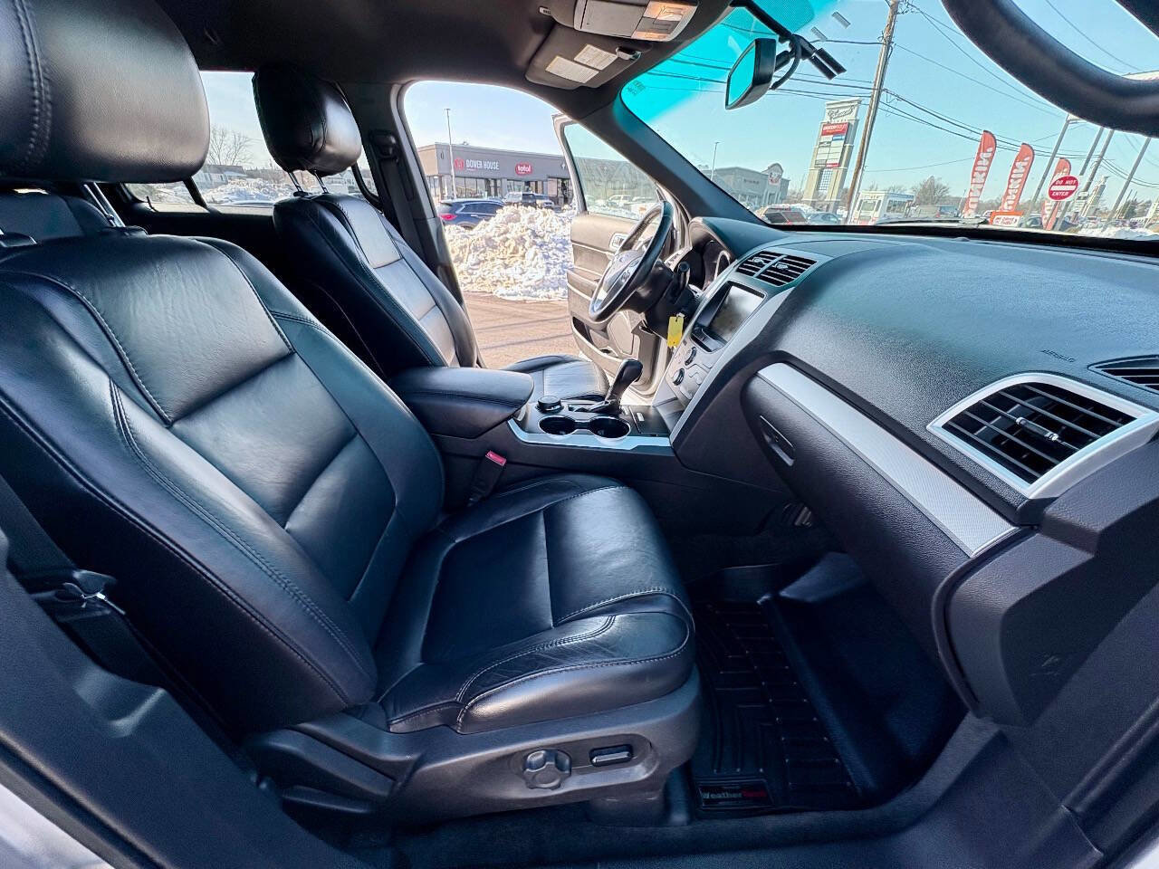 Used 2015 Ford Explorer XLT w/ Equipment Group 202B image 39