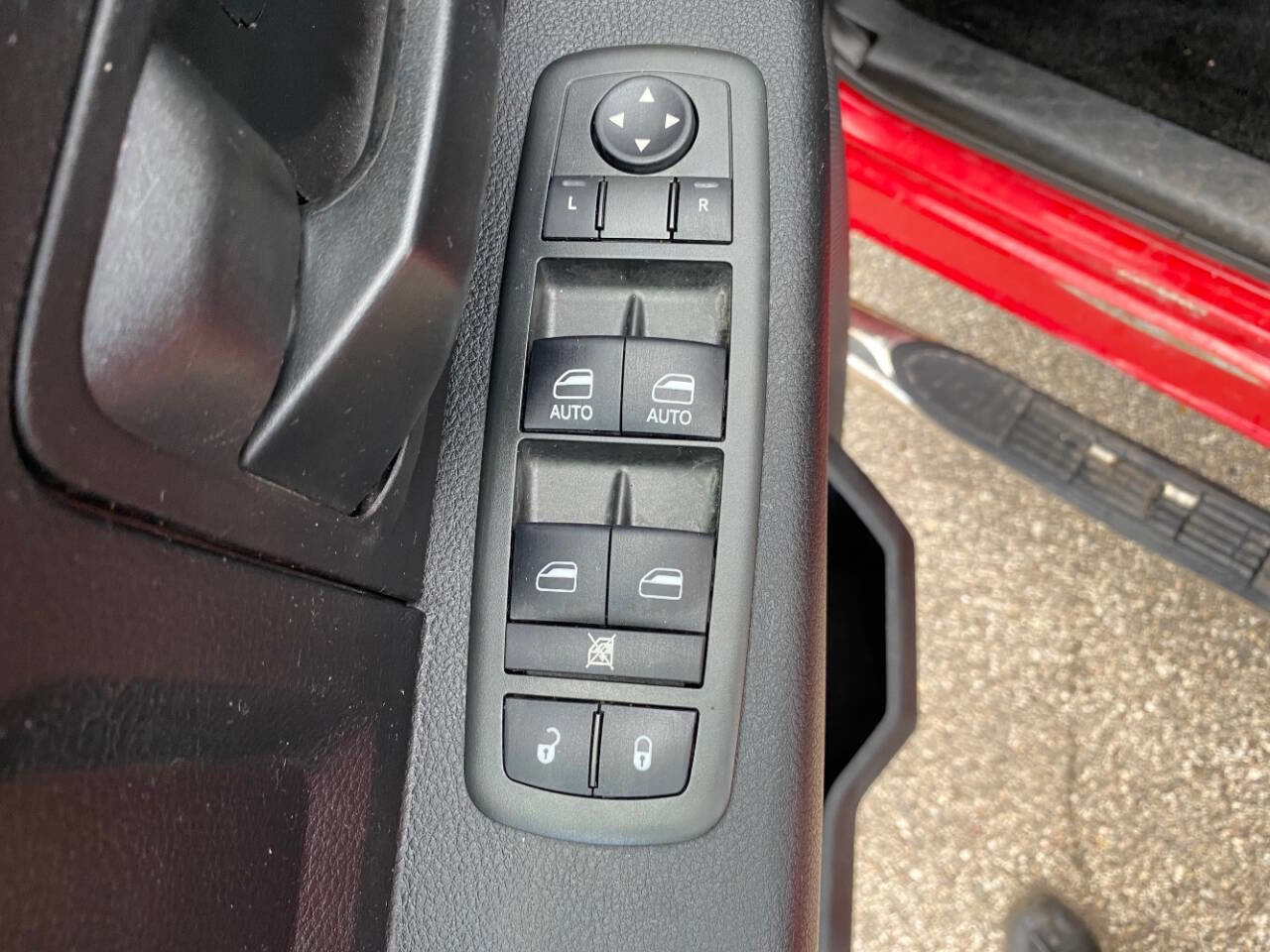 Used 2013 RAM 2500 Tradesman w/ Chrome Appearance Group image 21