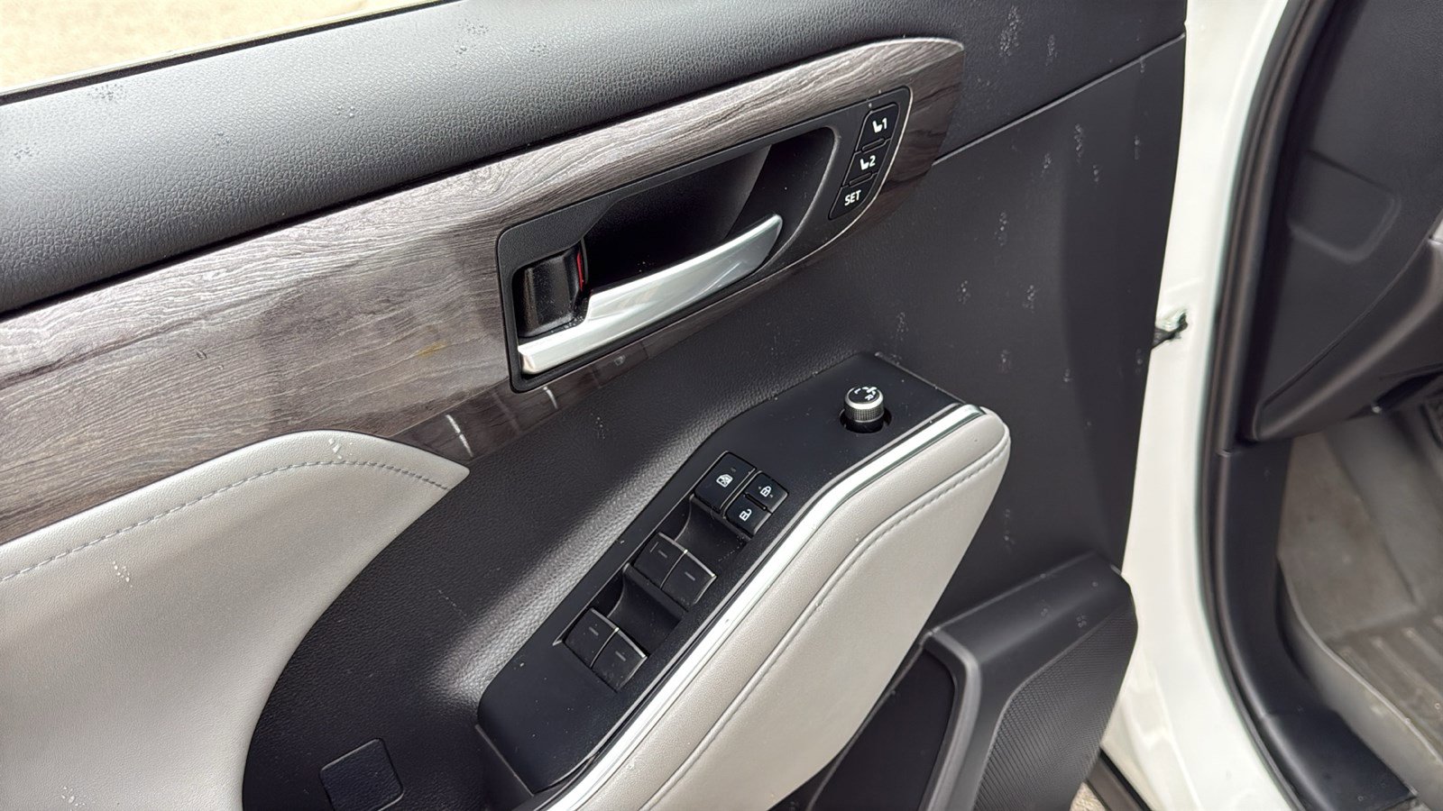 Used 2022 Toyota Highlander Platinum image 9