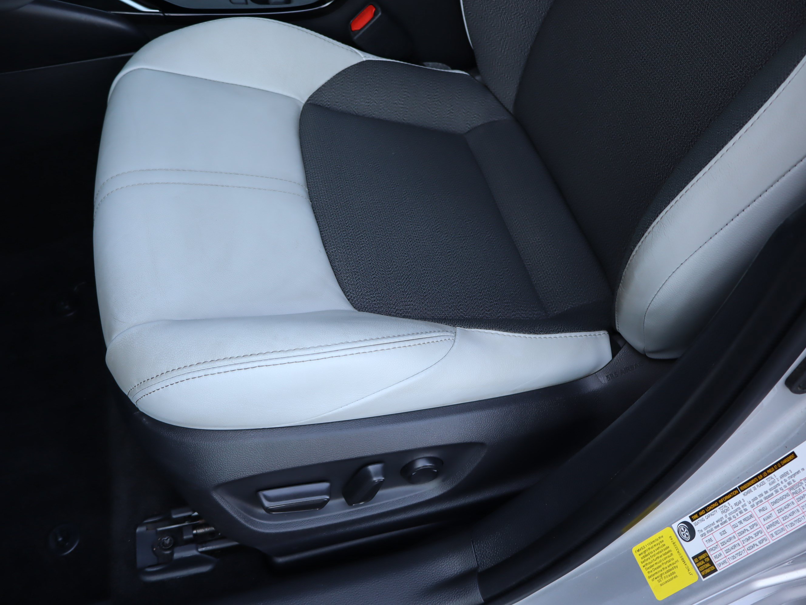 Used 2024 Toyota Corolla XSE FWD image 17