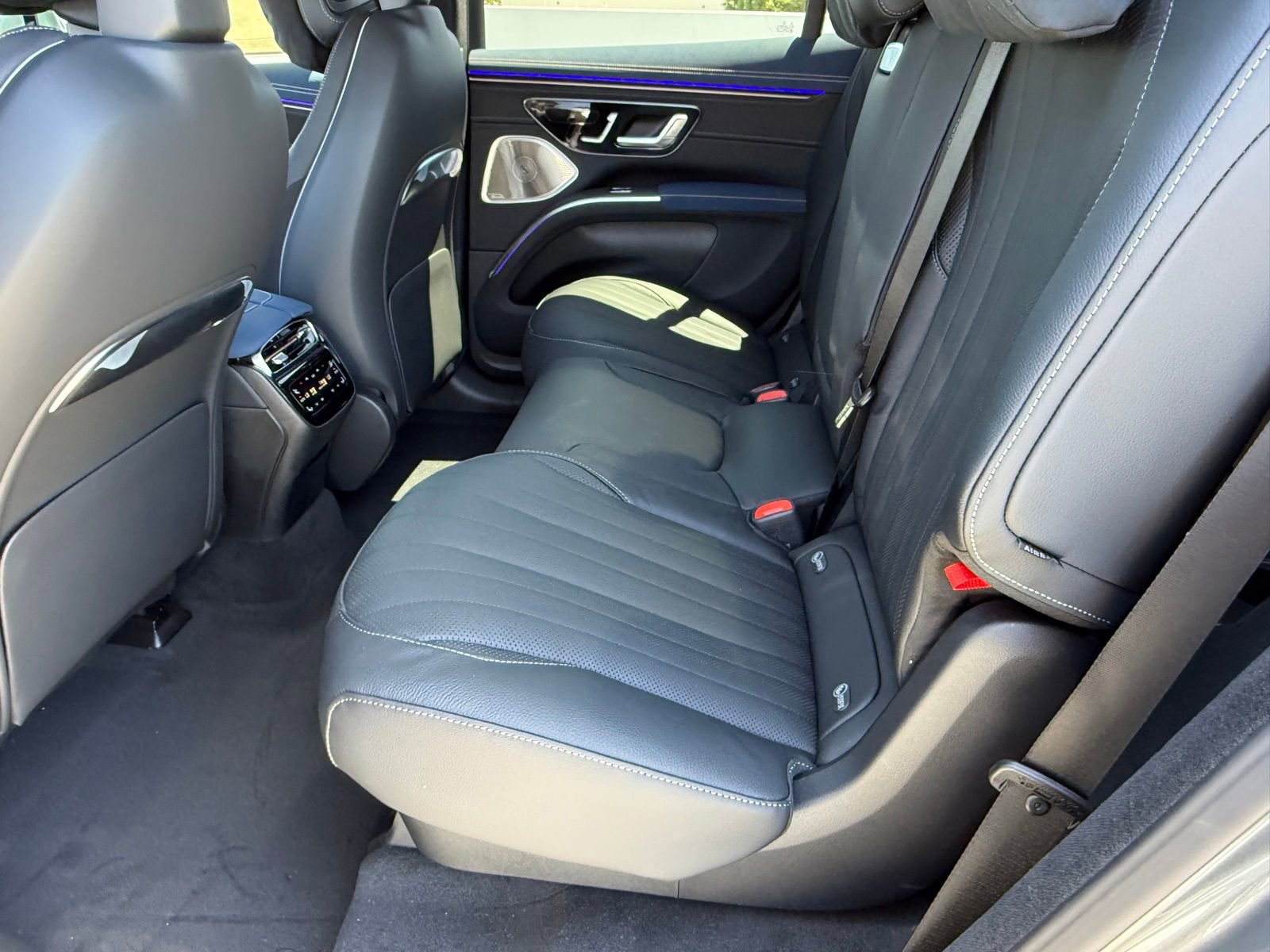 New 2026 Mercedes-Benz EQS 400 4MATIC SUV image 29