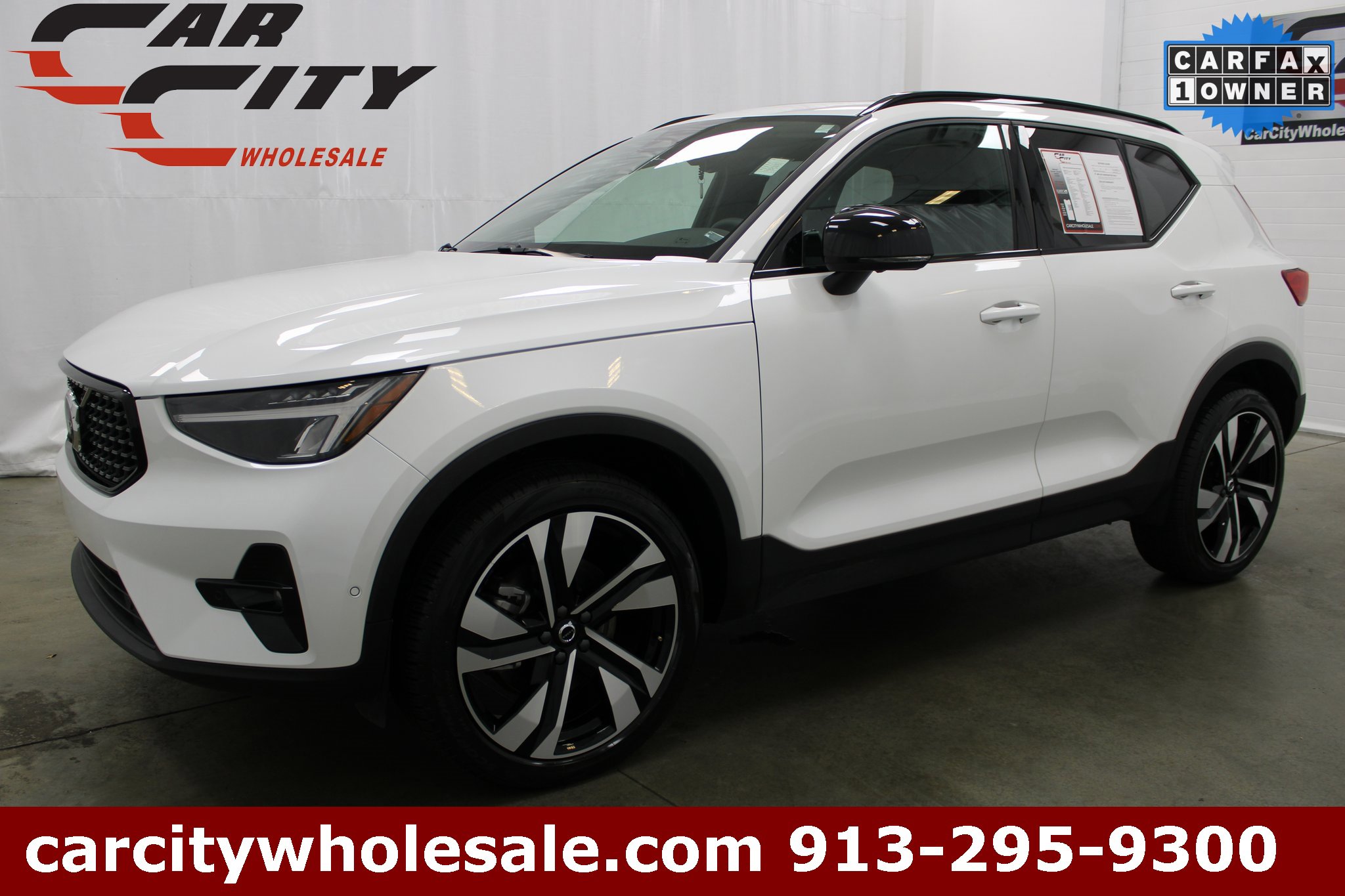 Used 2025 Volvo XC40 B5 Plus video 1