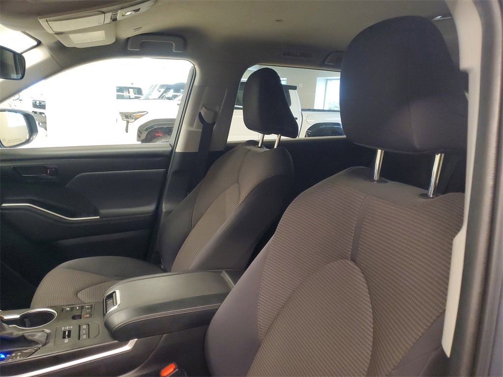 Certified 2023 Toyota Highlander LE image 17