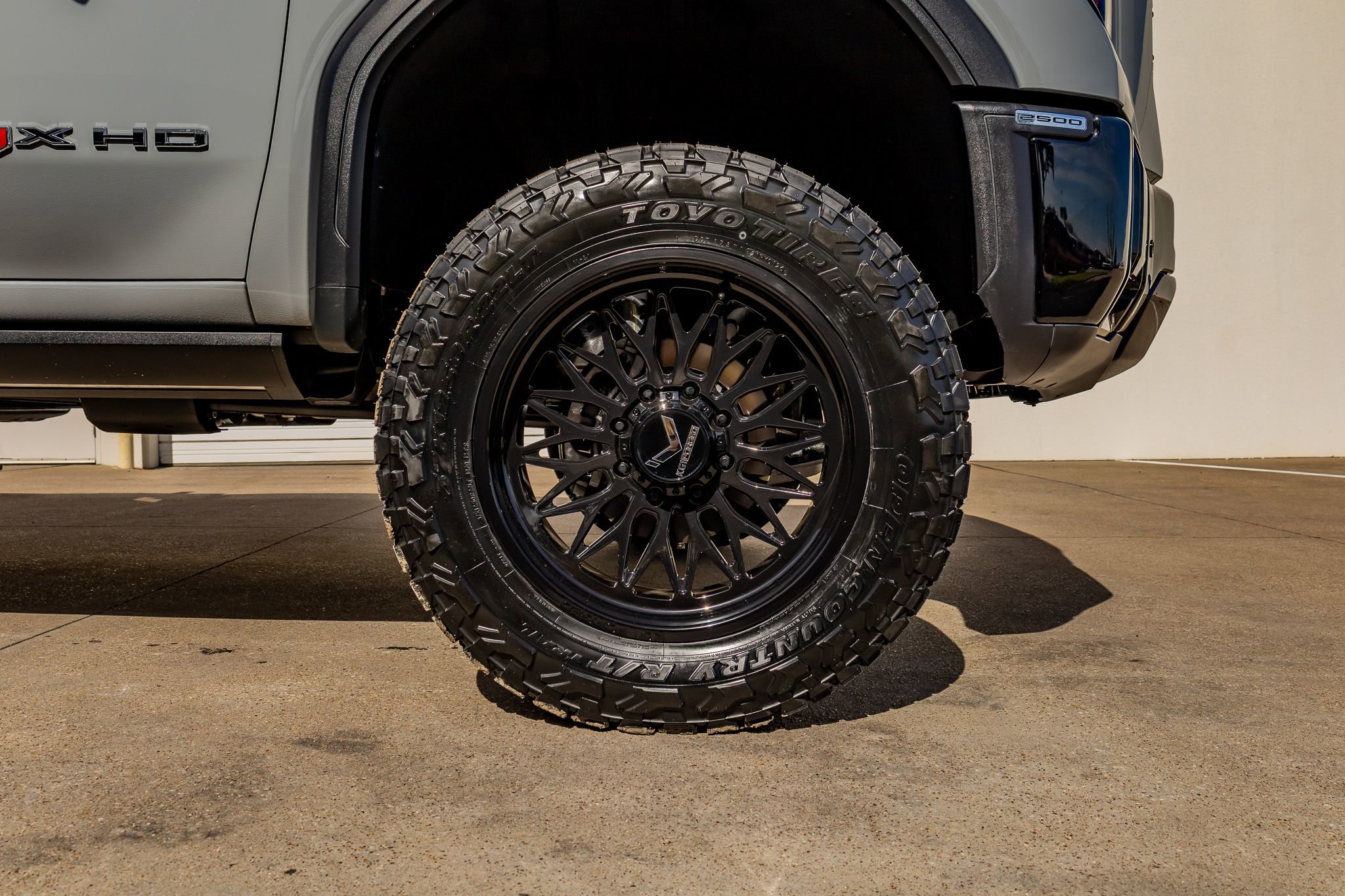 Used 2025 GMC Sierra 2500 AT4X image 12