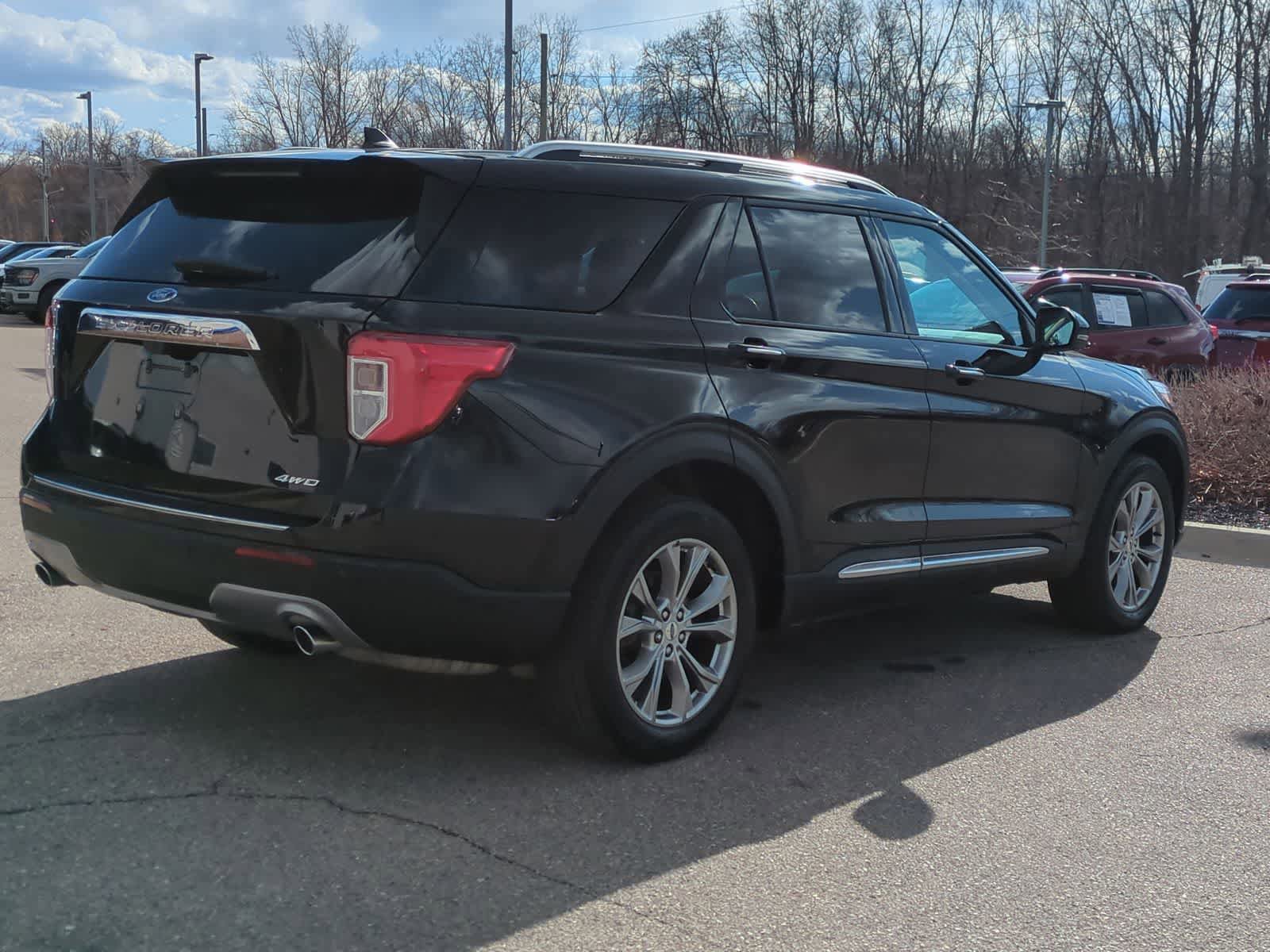 Certified 2023 Ford Explorer Limited w/ Equipment Group 301A AWD/4WD image 8