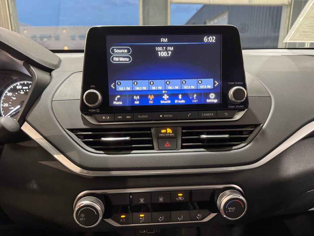 Used 2025 Nissan Altima 2.5 S image 11