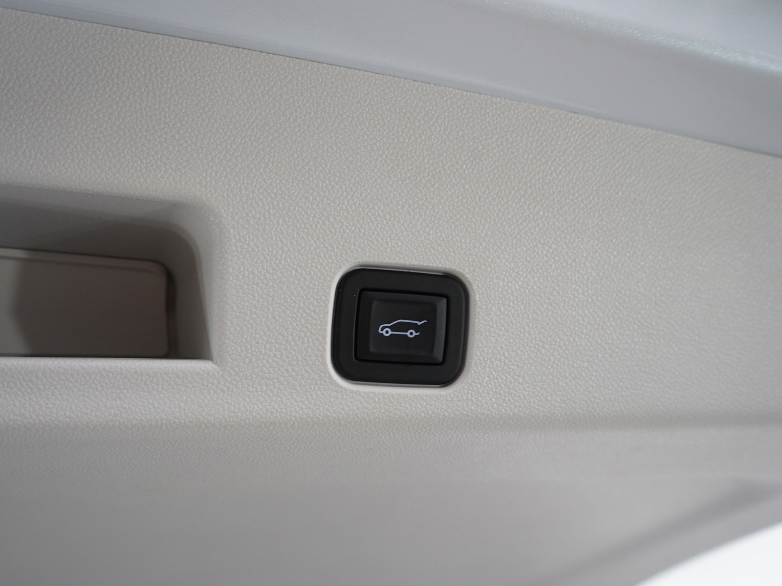 Used 2025 Buick Enclave Avenir image 13