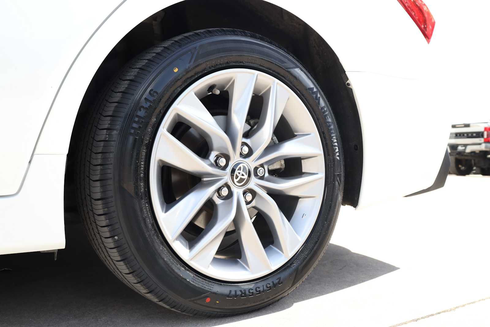 Used 2021 Toyota Avalon XLE FWD image 54