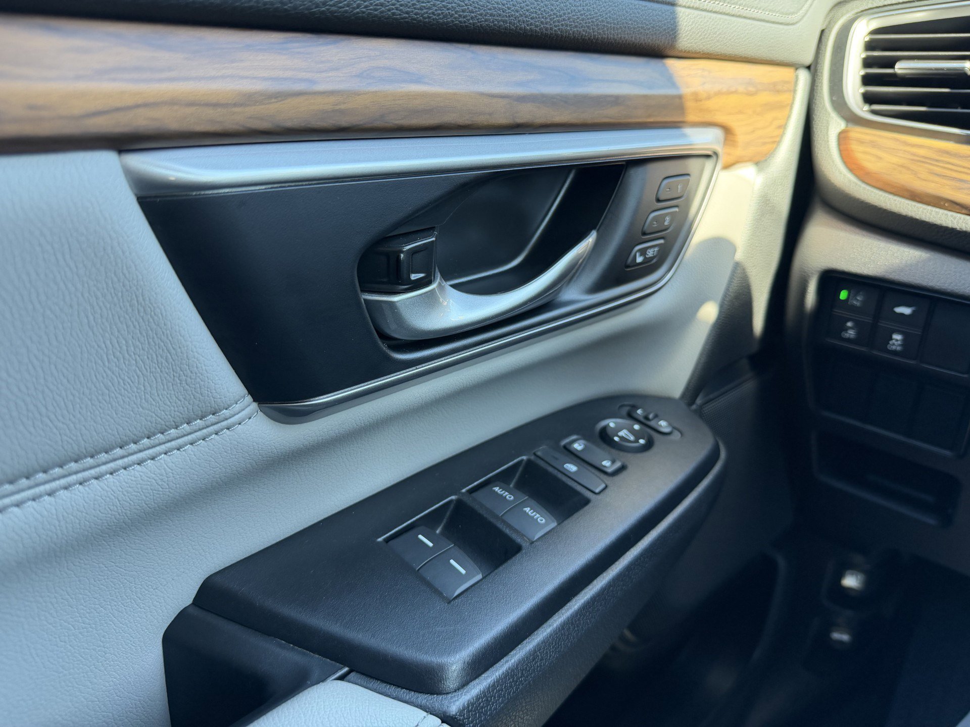 Used 2021 Honda CR-V EX-L image 17