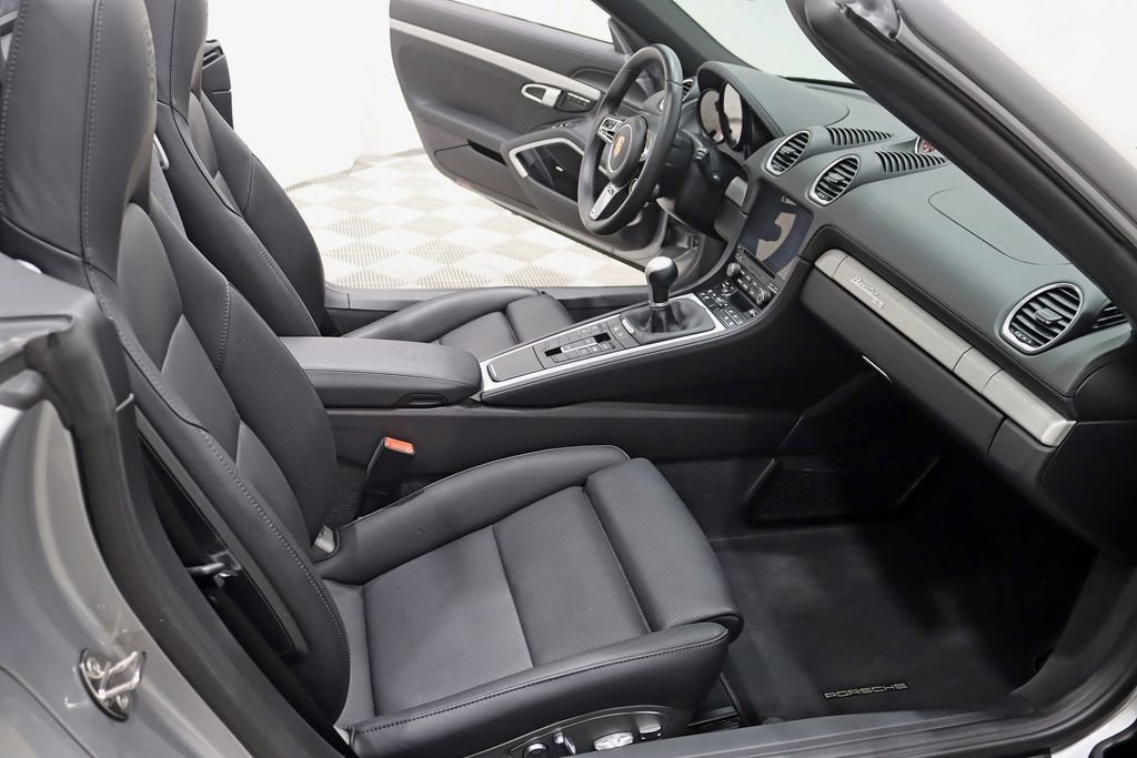 Used 2022 Porsche 718 Boxster RWD image 34