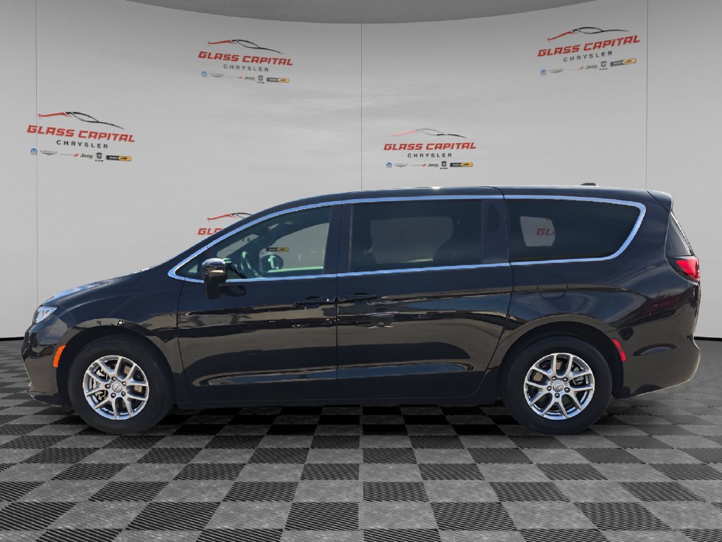 Used 2026 Chrysler Pacifica Select FWD image 4