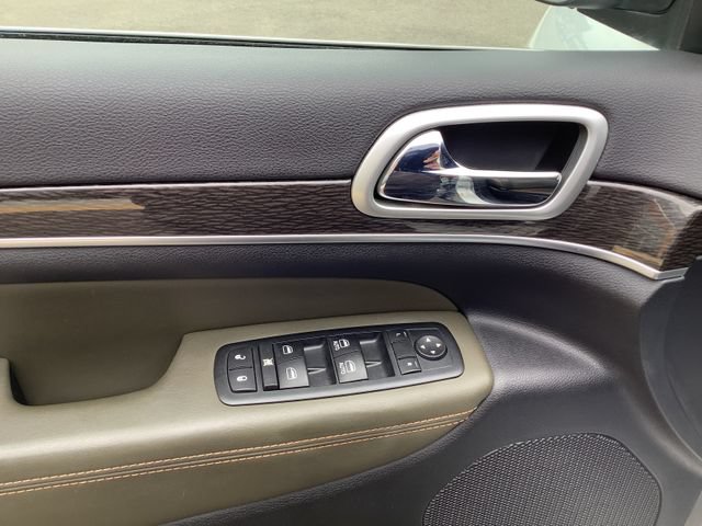 Used 2011 Jeep Grand Cherokee 70th Anniversary RWD image 10