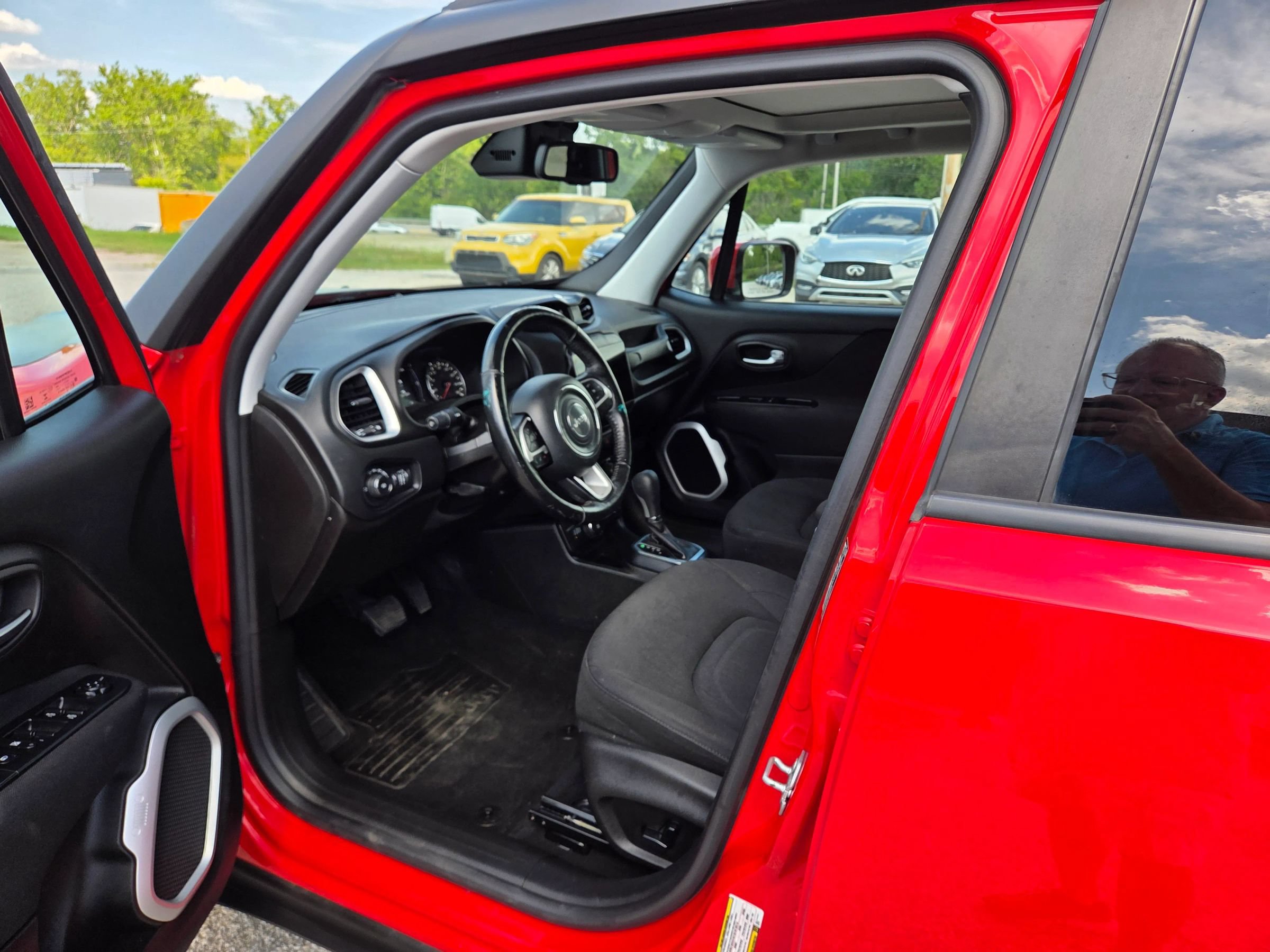 Used 2018 Jeep Renegade Latitude w/ Cold Weather Group AWD/4WD image 11