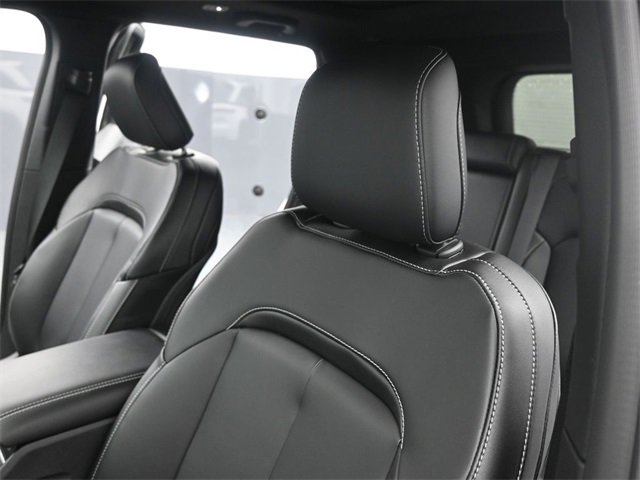 New 2025 Jeep Grand Cherokee Limited w/ Black Appearance Package image 22