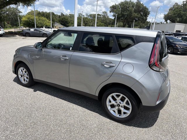 Used 2025 Kia Soul LX w/ LX Technology Package FWD image 4