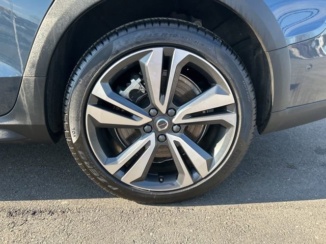 Certified 2025 Volvo V60 B5 Cross Country Plus image 9