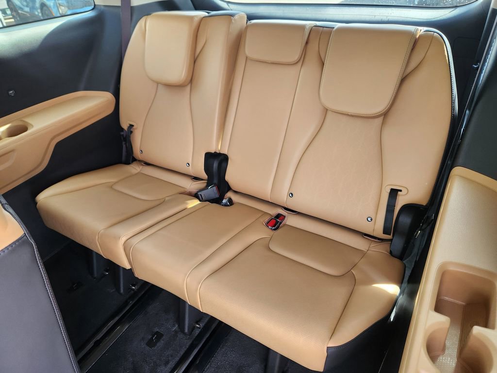 Certified 2024 Kia Carnival LX image 12