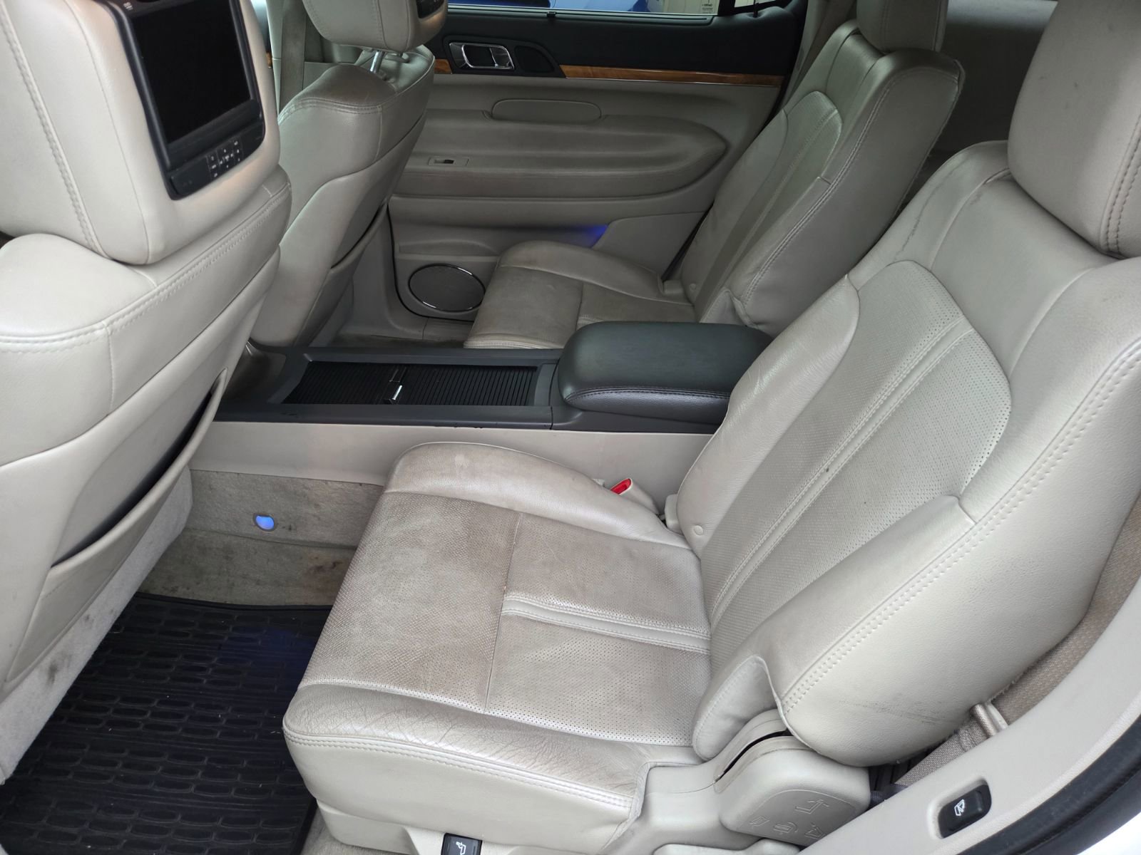 Used 2012 Lincoln MKT AWD image 11