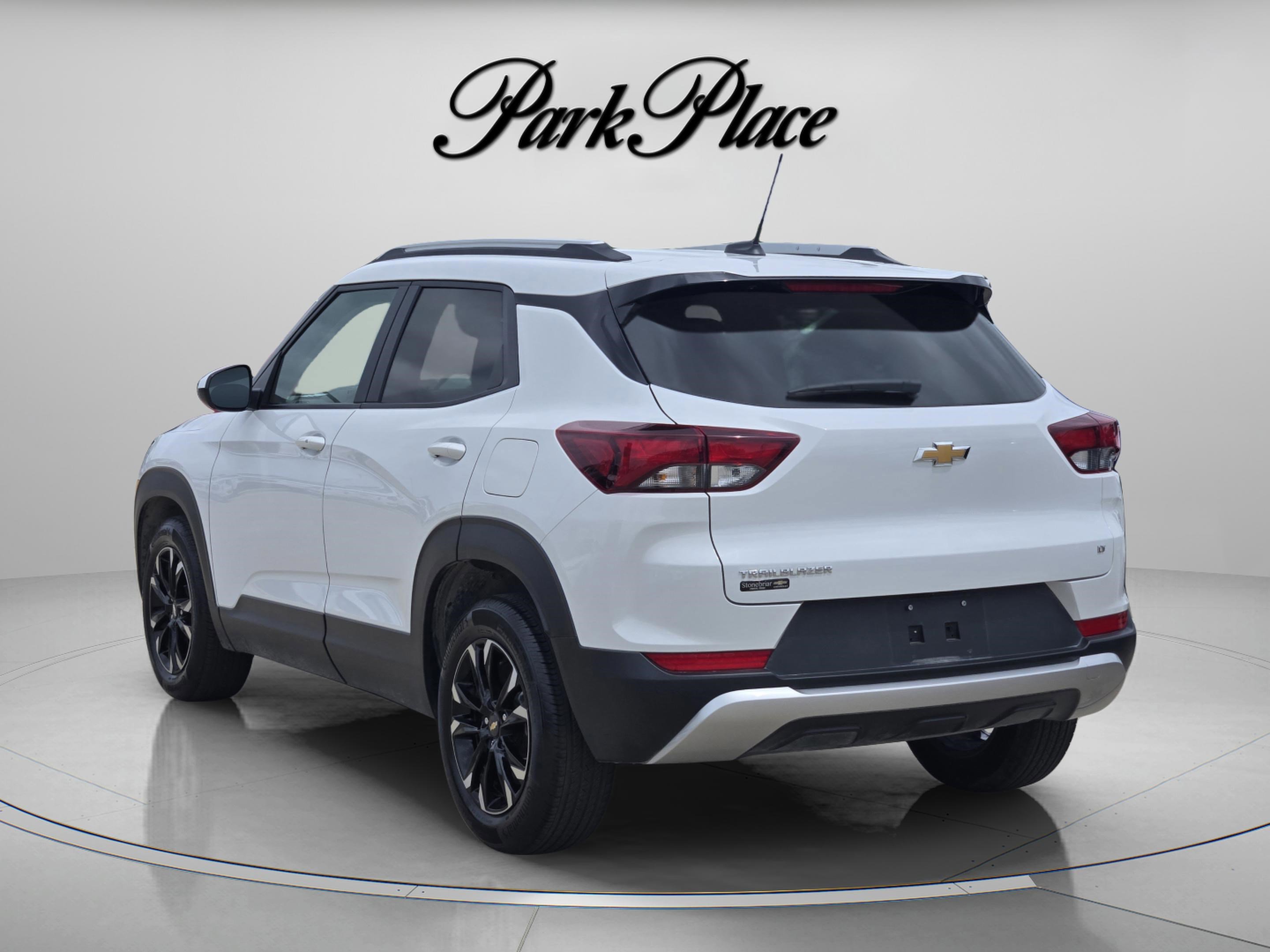 Used 2023 Chevrolet TrailBlazer LT FWD image 3