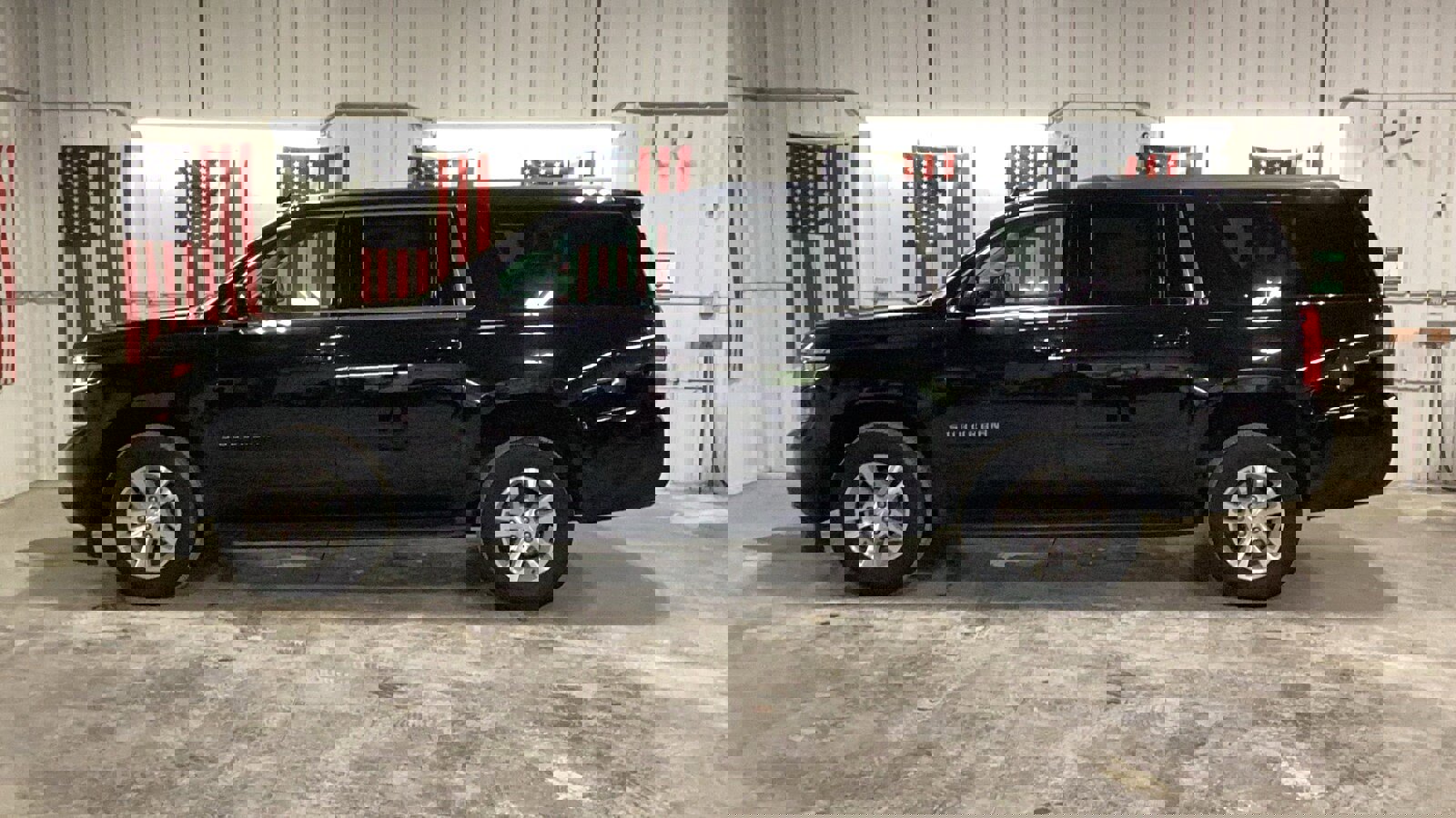 Used 2018 Chevrolet Suburban LT image 3