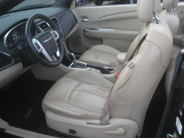Used 2011 Chrysler 200 Limited FWD image 22