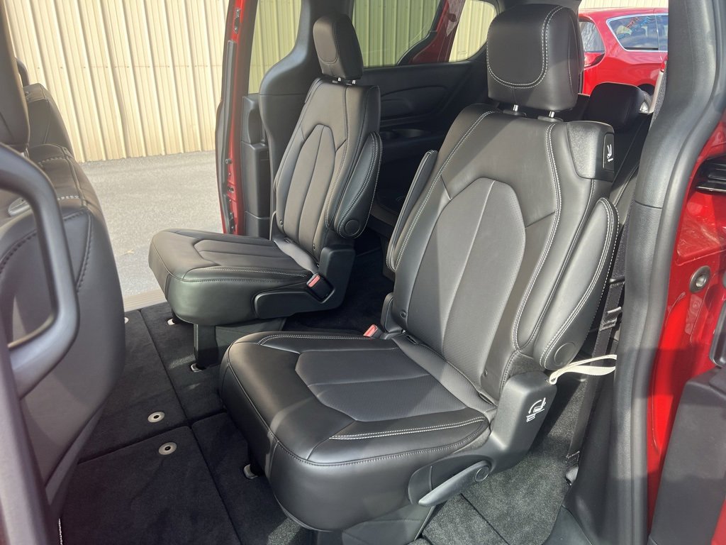 New 2025 Chrysler Pacifica Select image 29