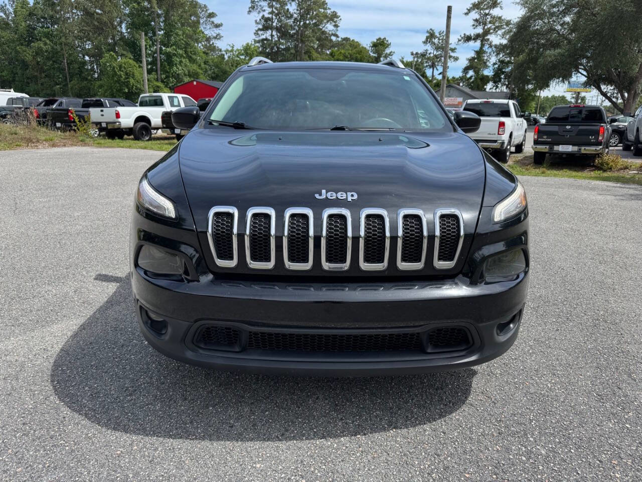Used 2017 Jeep Cherokee Latitude w/ Comfort/Convenience Group FWD image 27