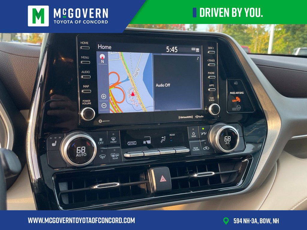 Used 2021 Toyota Highlander XLE AWD/4WD image 36
